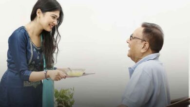 বয়স বাড়ার সঙ্গে সঙ্গে যে ১২ ধরনের খাবার খাওয়া উচিত মত দিয়েছেন পুষ্টিবিদরা