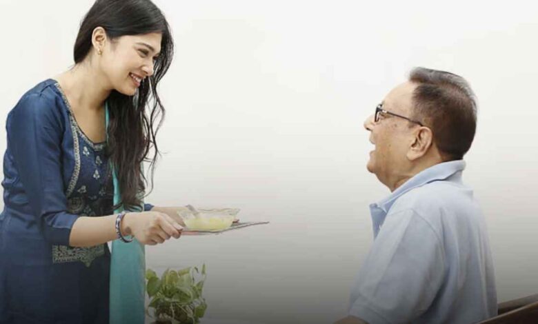 বয়স বাড়ার সঙ্গে সঙ্গে যে ১২ ধরনের খাবার খাওয়া উচিত মত দিয়েছেন পুষ্টিবিদরা